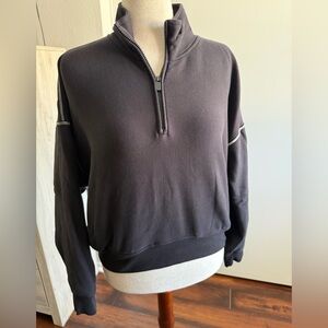 Athleta women’s  Black Half-Zip Sweater size Large.🖤💙